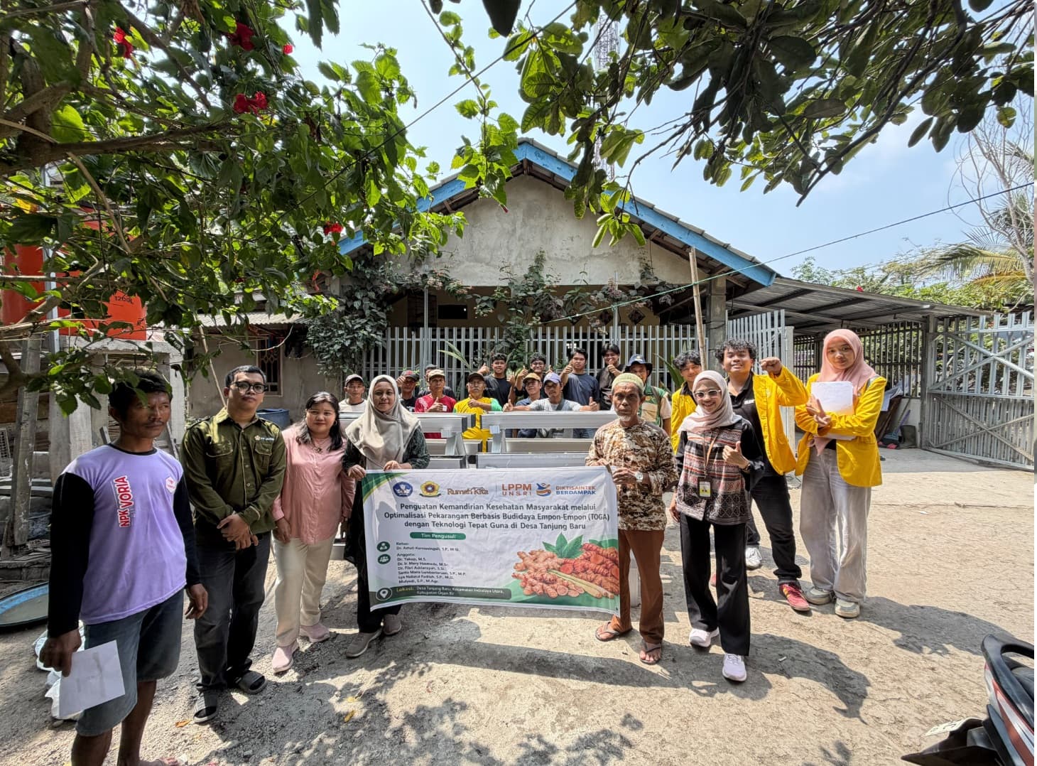 UNSRI Dorong Kemandirian Kesehatan Warga Tanjung Baru Lewat Budidaya TOGA